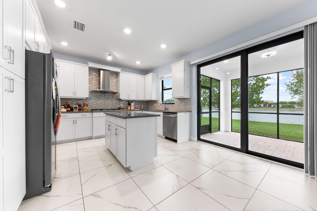 For Sale: $999,000 (5 beds, 3 baths, 2879 Square Feet)