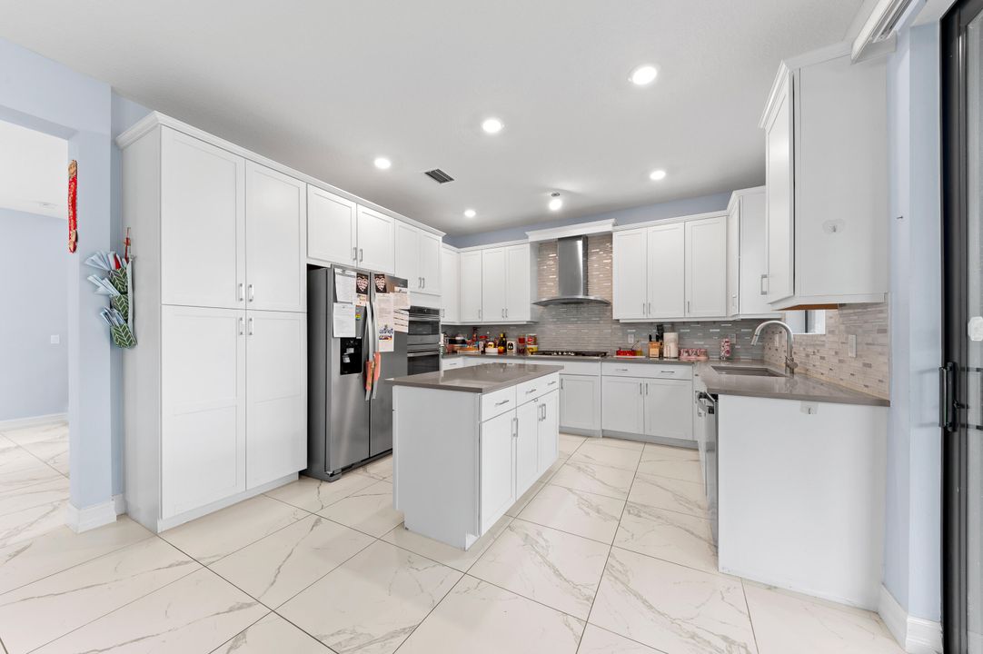 For Sale: $999,000 (5 beds, 3 baths, 2879 Square Feet)