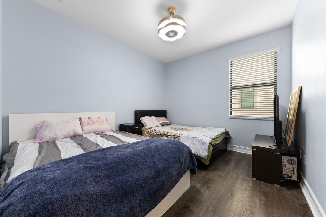 For Sale: $999,000 (5 beds, 3 baths, 2879 Square Feet)