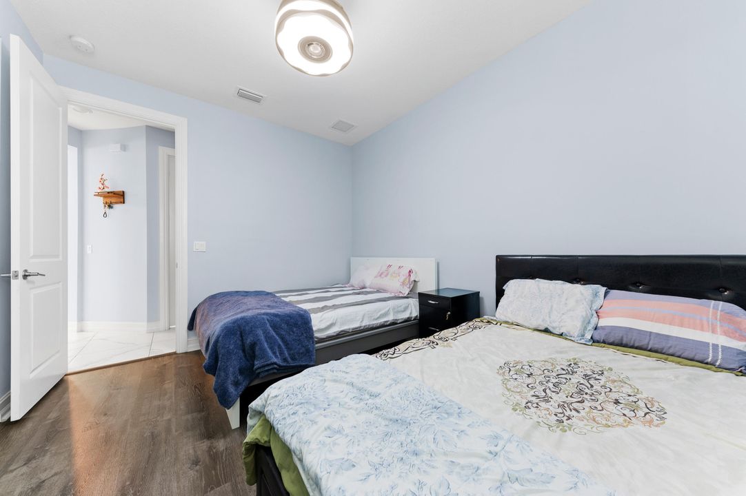 For Sale: $999,000 (5 beds, 3 baths, 2879 Square Feet)