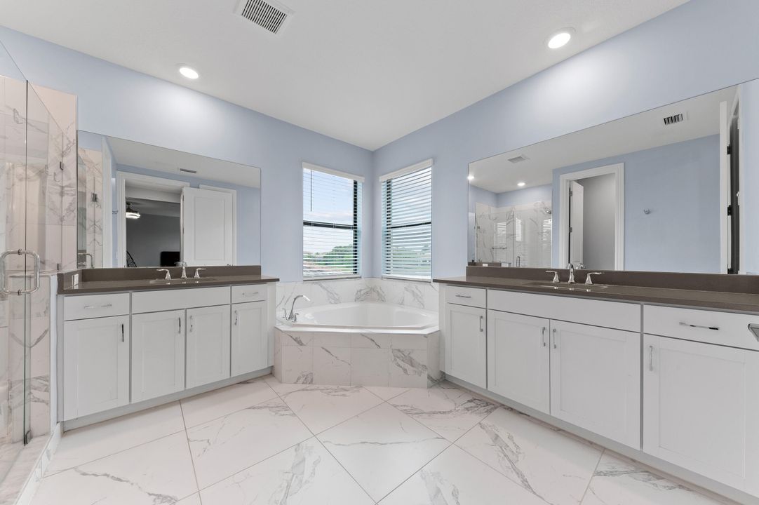 For Sale: $999,000 (5 beds, 3 baths, 2879 Square Feet)