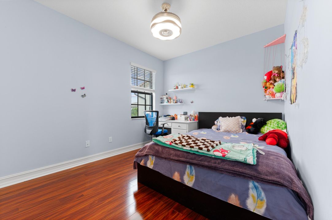 For Sale: $999,000 (5 beds, 3 baths, 2879 Square Feet)