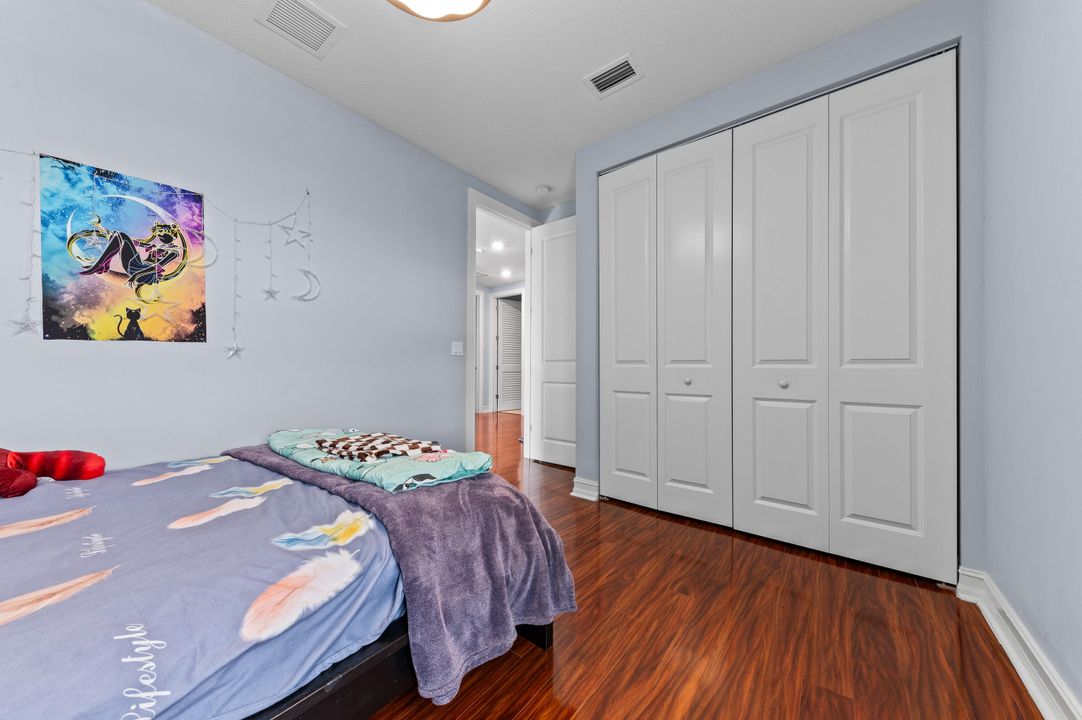 For Sale: $999,000 (5 beds, 3 baths, 2879 Square Feet)