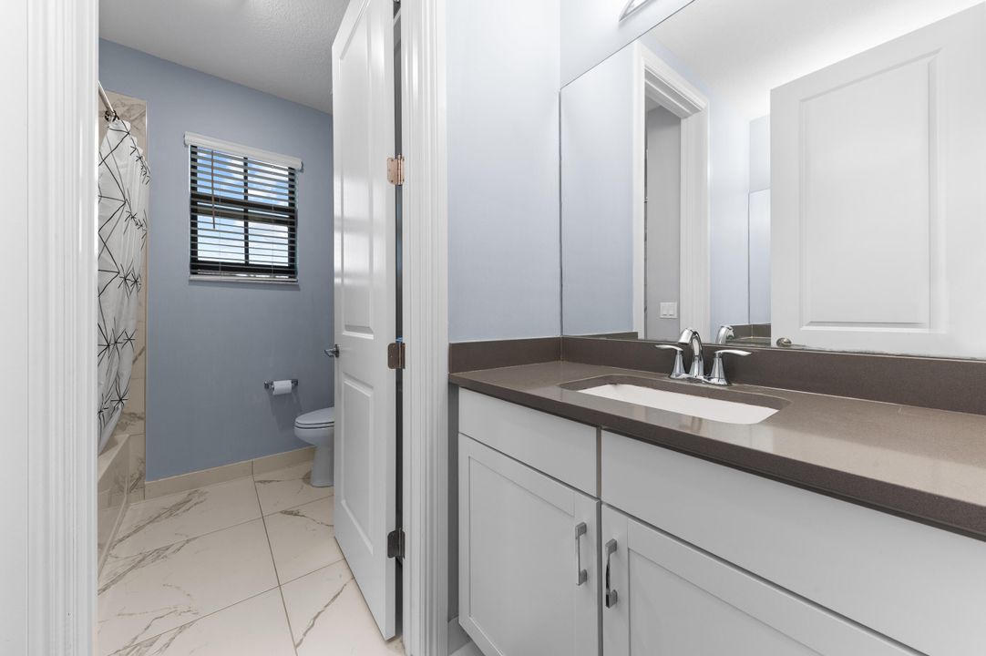 For Sale: $999,000 (5 beds, 3 baths, 2879 Square Feet)