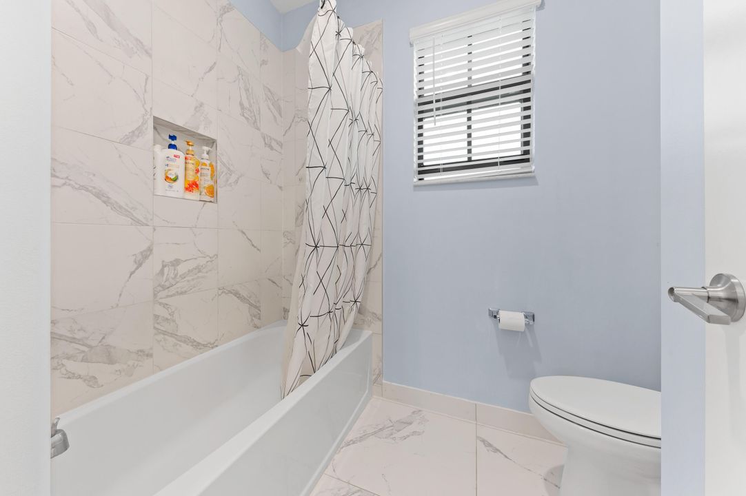 For Sale: $999,000 (5 beds, 3 baths, 2879 Square Feet)