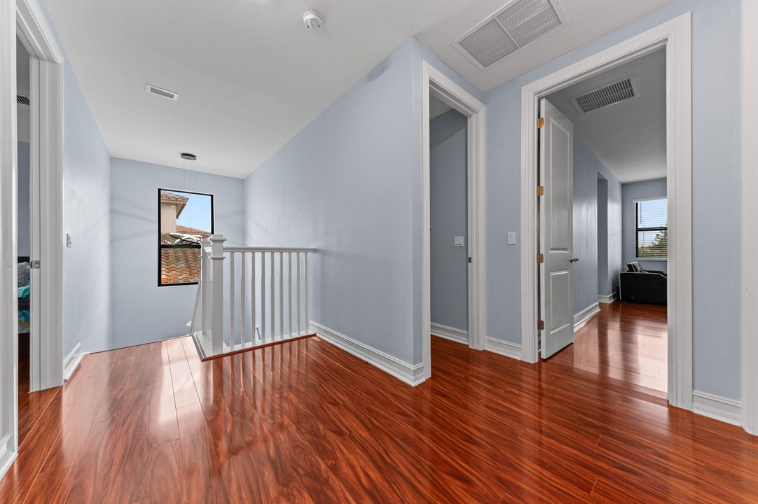 For Sale: $999,000 (5 beds, 3 baths, 2879 Square Feet)