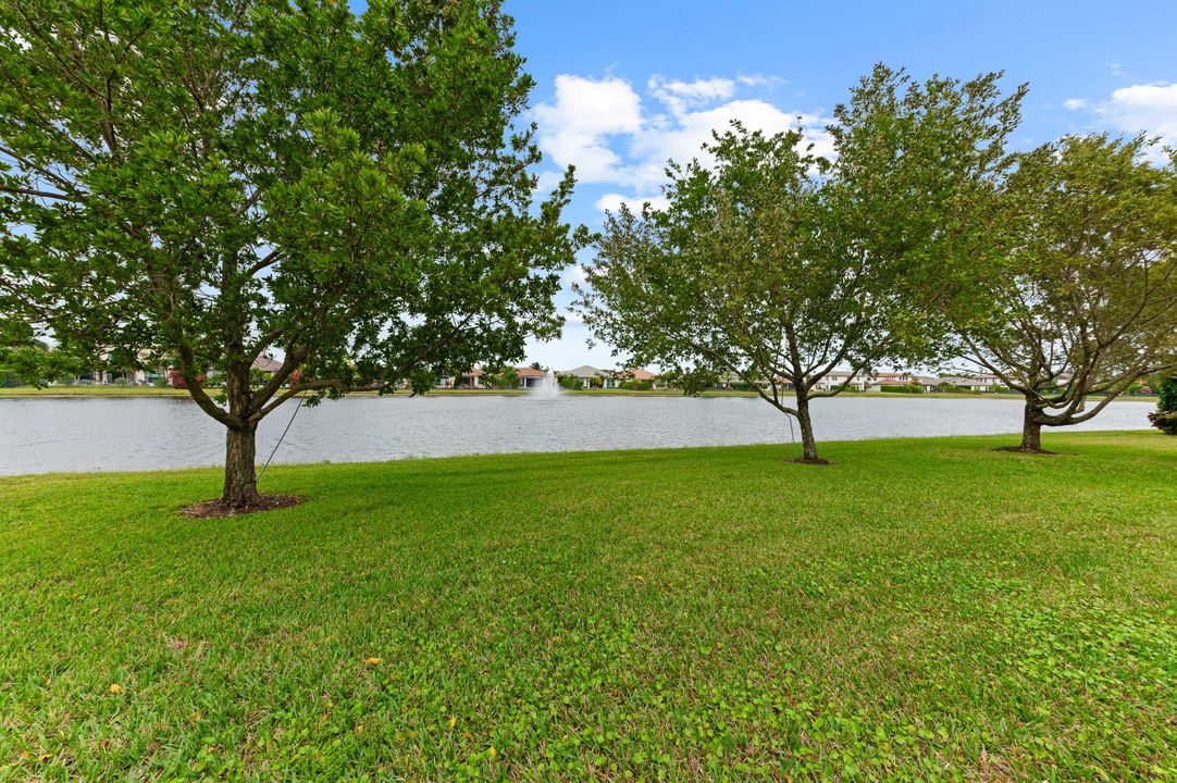 For Sale: $999,000 (5 beds, 3 baths, 2879 Square Feet)