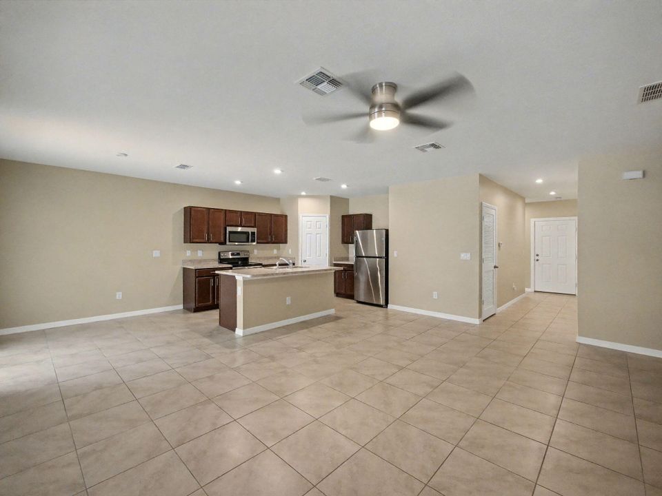 En Venta: $320,000 (3 camas, 2 baños, 1460 Pies cuadrados)