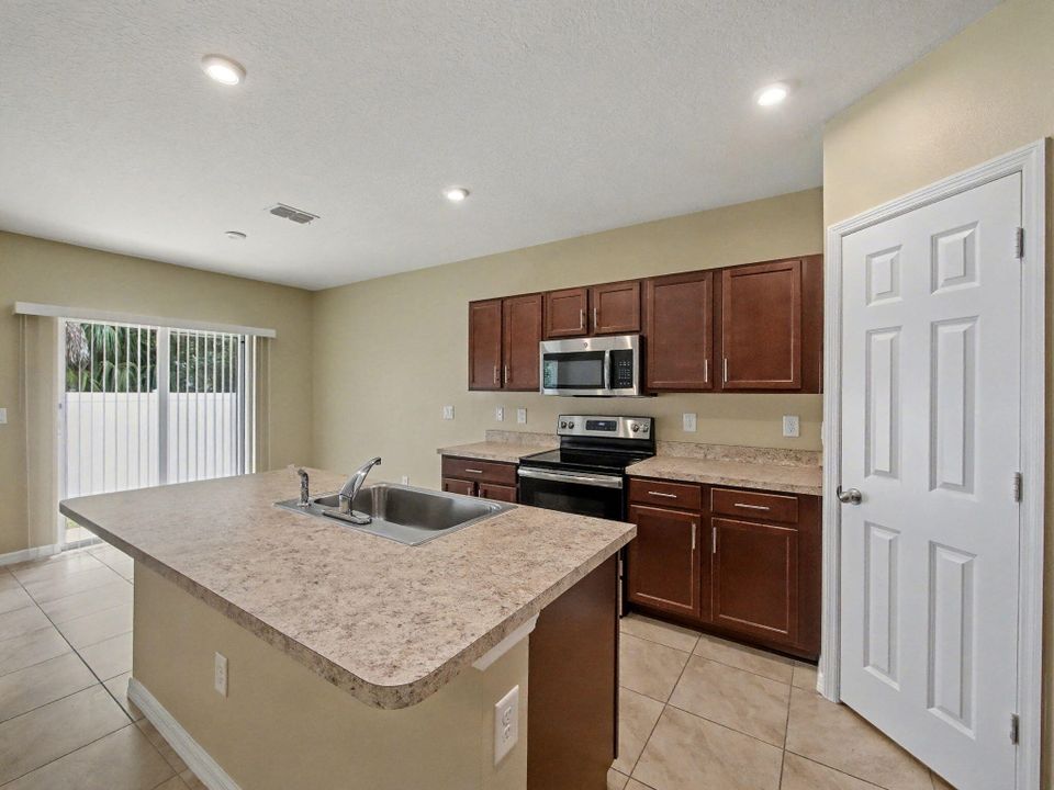 En Venta: $320,000 (3 camas, 2 baños, 1460 Pies cuadrados)