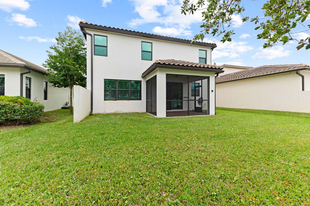 For Sale: $999,000 (5 beds, 3 baths, 2879 Square Feet)