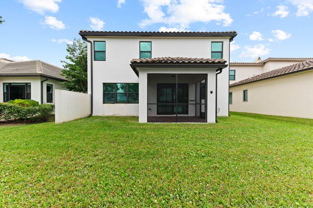 For Sale: $999,000 (5 beds, 3 baths, 2879 Square Feet)
