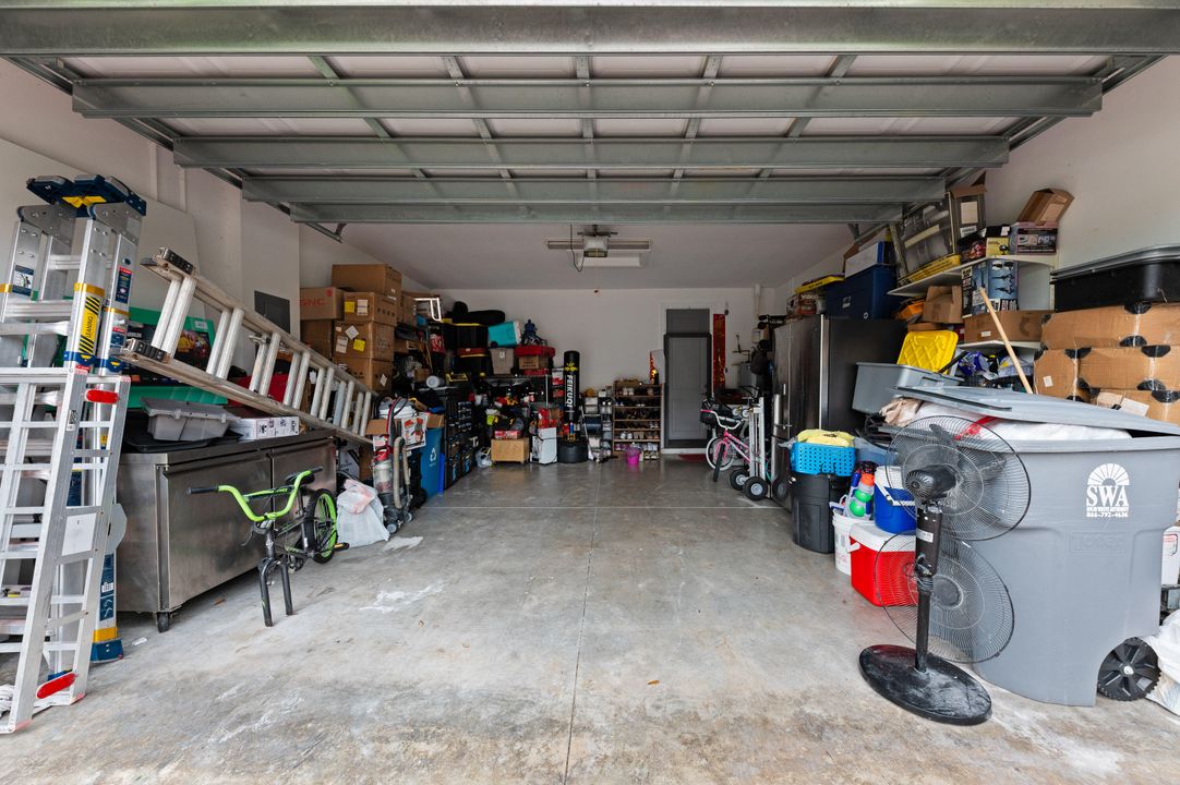 For Sale: $999,000 (5 beds, 3 baths, 2879 Square Feet)