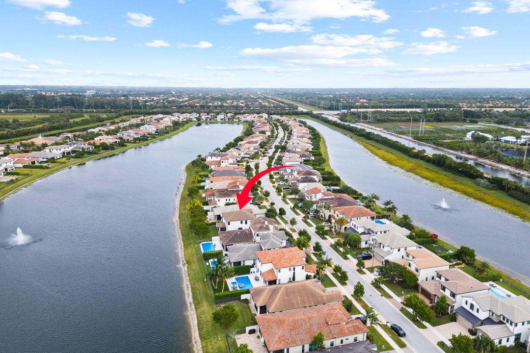 For Sale: $999,000 (5 beds, 3 baths, 2879 Square Feet)