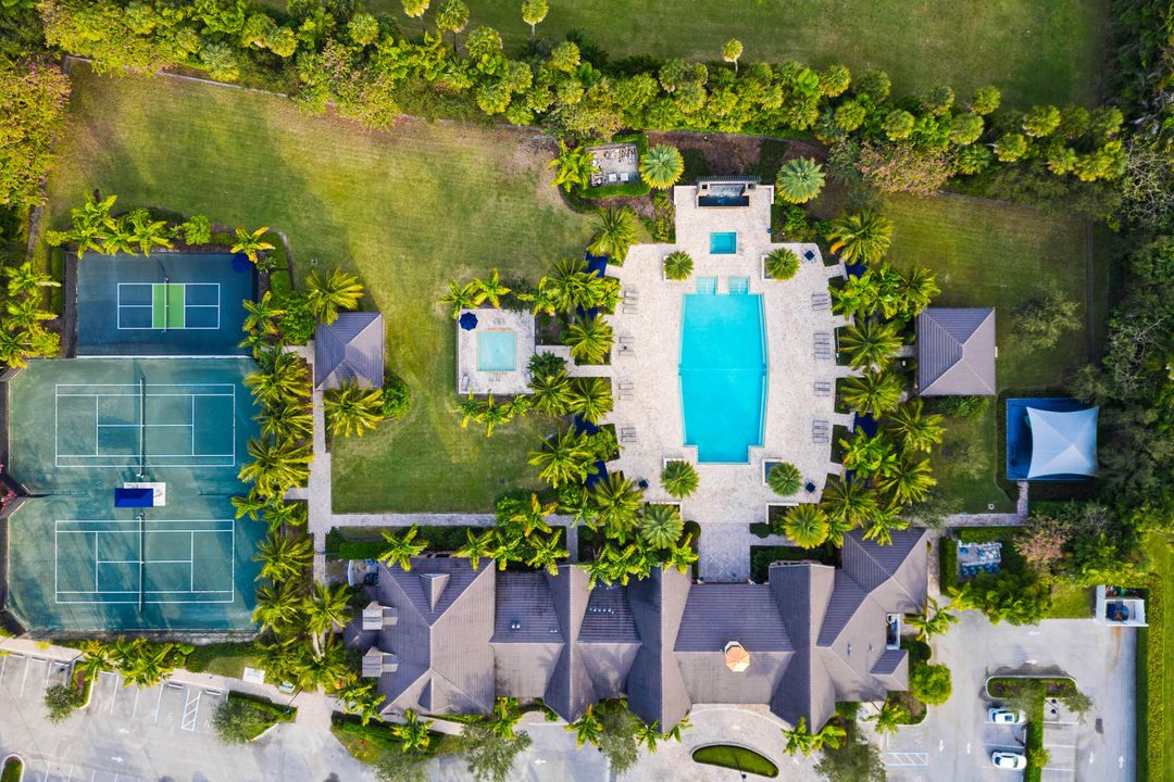 For Sale: $999,000 (5 beds, 3 baths, 2879 Square Feet)