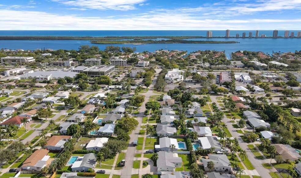 На продажу: $1,050,000 (4 спален, 2 ванн, 1844 Квадратных фут)