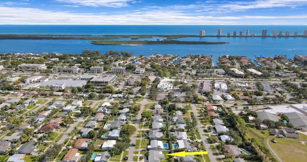 На продажу: $1,050,000 (4 спален, 2 ванн, 1844 Квадратных фут)