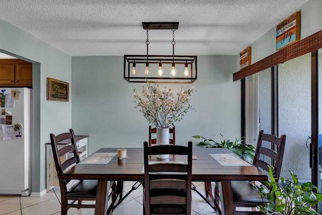 For Sale: $280,000 (2 beds, 2 baths, 1254 Square Feet)