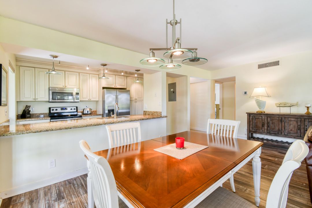 For Sale: $499,000 (2 beds, 2 baths, 1366 Square Feet)