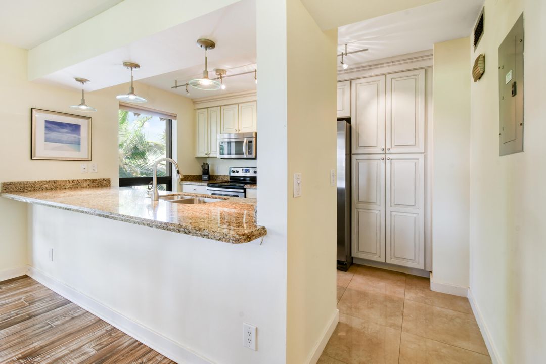 For Sale: $499,000 (2 beds, 2 baths, 1366 Square Feet)