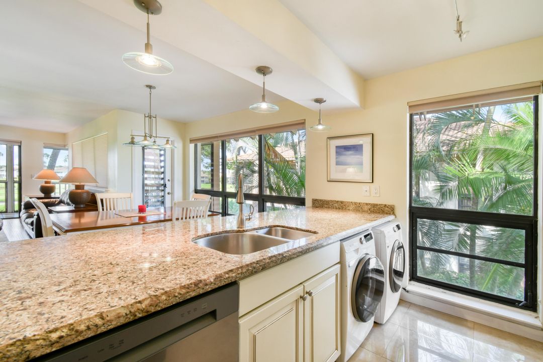 For Sale: $499,000 (2 beds, 2 baths, 1366 Square Feet)