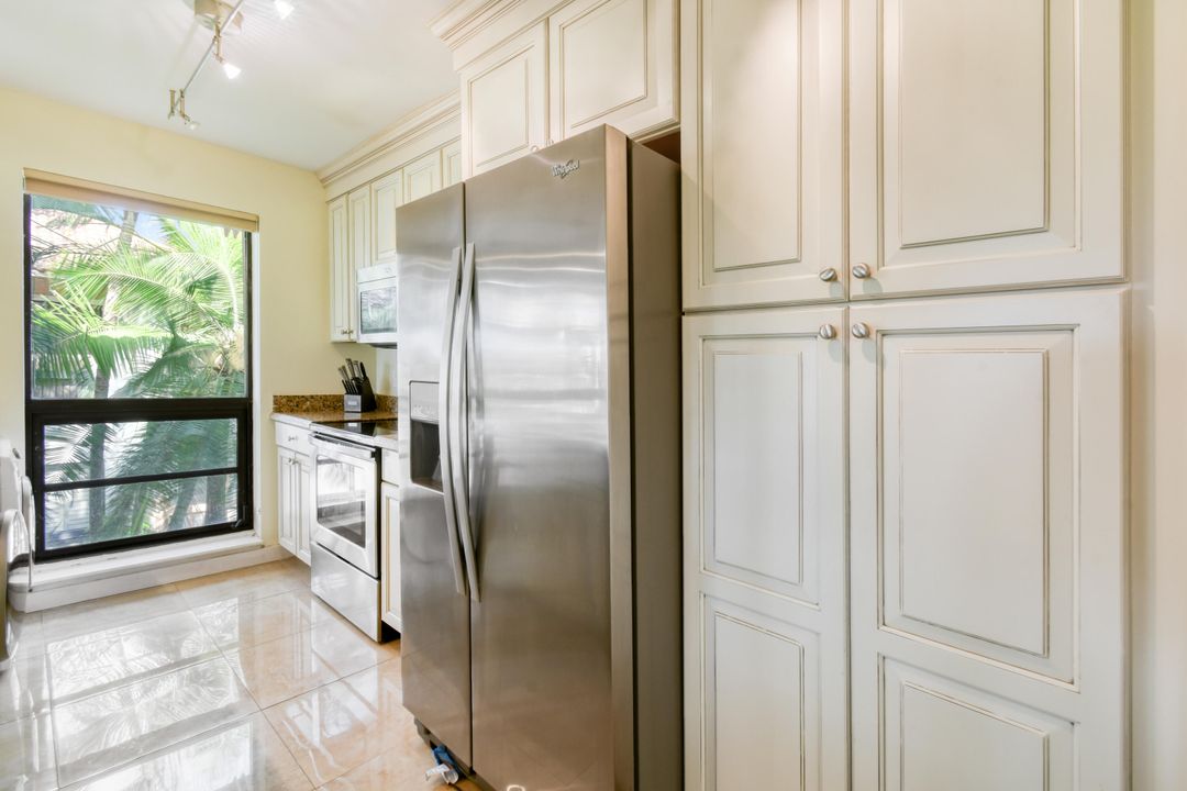 For Sale: $499,000 (2 beds, 2 baths, 1366 Square Feet)