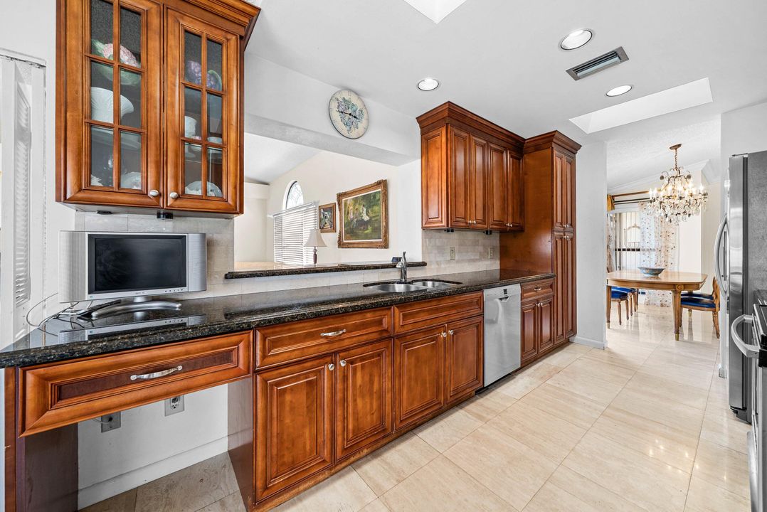 For Sale: $729,000 (2 beds, 3 baths, 2404 Square Feet)