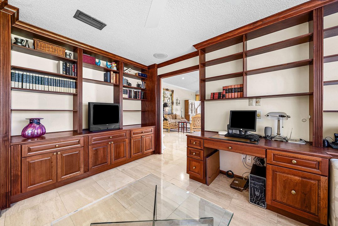 For Sale: $729,000 (2 beds, 3 baths, 2404 Square Feet)