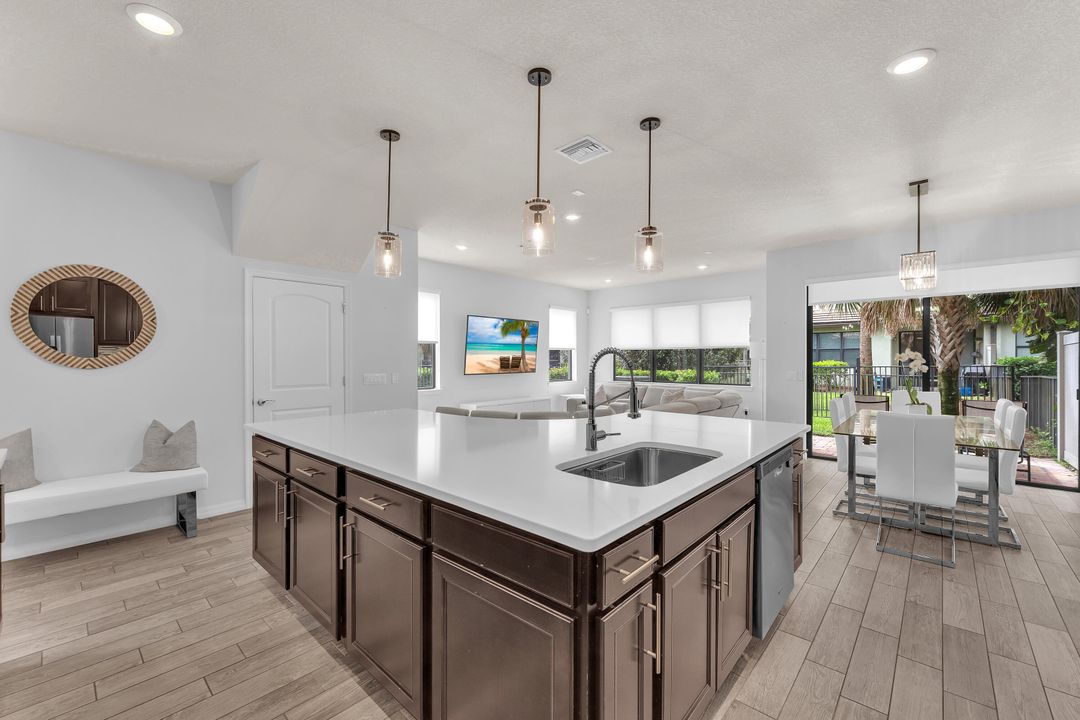 待售: $575,000 (3 贝兹, 2 浴室, 1909 平方英尺)