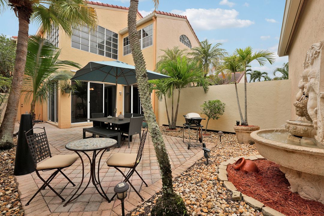 For Rent: $4,000 (3 beds, 2 baths, 2093 Square Feet)