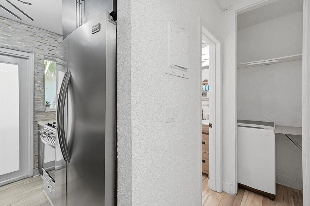 合同活跃: $1,800 (0 贝兹, 1 浴室, 447 平方英尺)