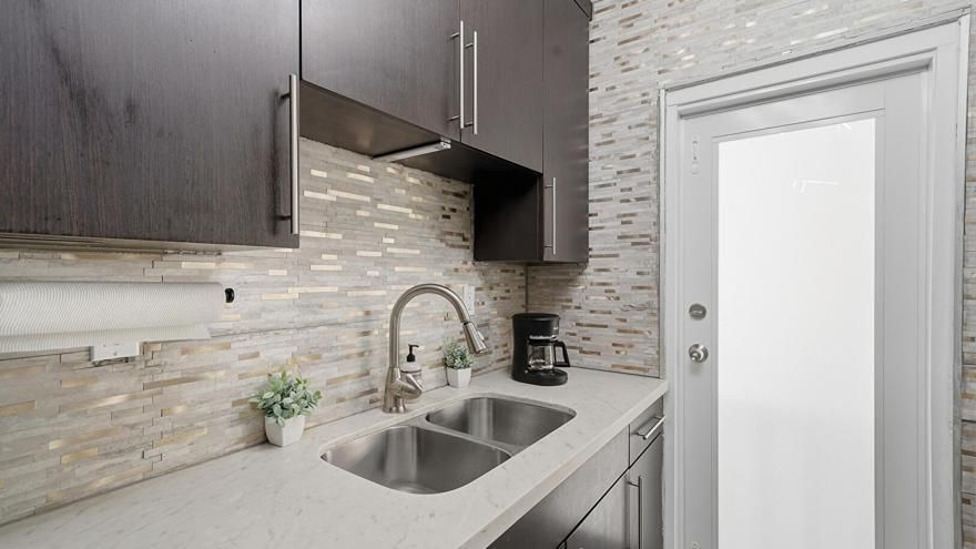 合同活跃: $1,800 (0 贝兹, 1 浴室, 447 平方英尺)