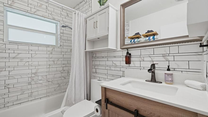 合同活跃: $1,800 (0 贝兹, 1 浴室, 447 平方英尺)