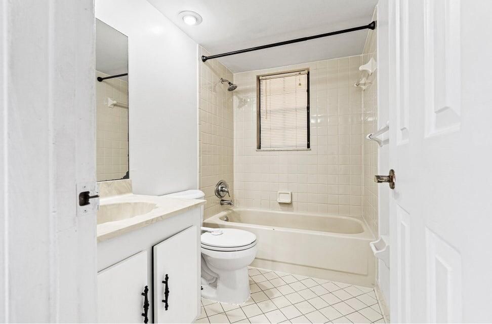 For Rent: $1,850 (2 beds, 2 baths, 883 Square Feet)