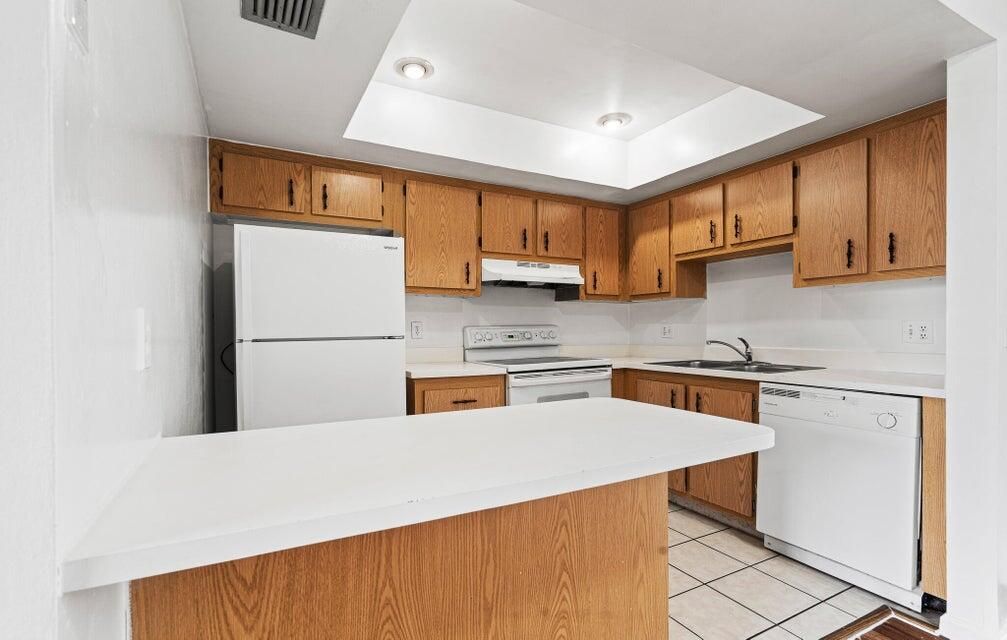 For Rent: $1,850 (2 beds, 2 baths, 883 Square Feet)