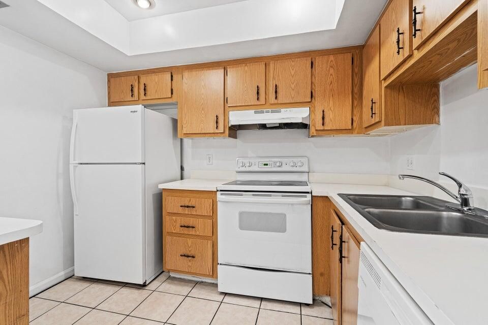 For Rent: $1,850 (2 beds, 2 baths, 883 Square Feet)