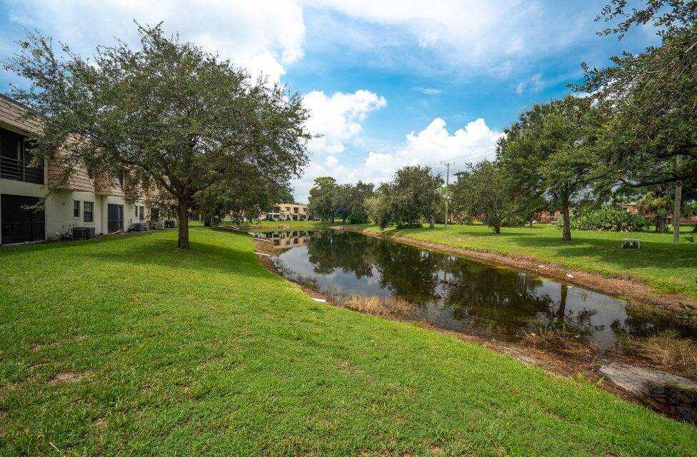 For Rent: $1,850 (2 beds, 2 baths, 883 Square Feet)