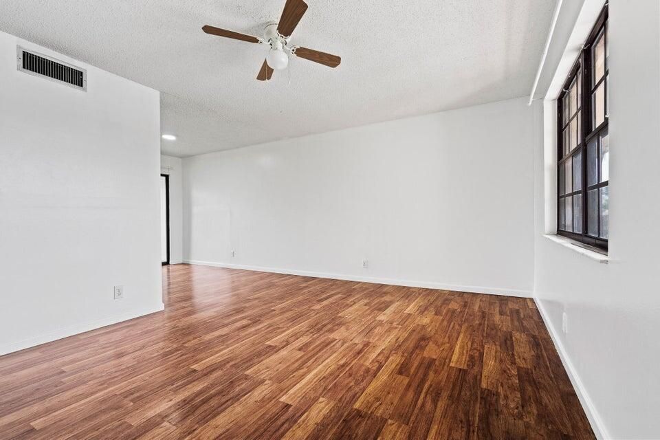 For Rent: $1,850 (2 beds, 2 baths, 883 Square Feet)