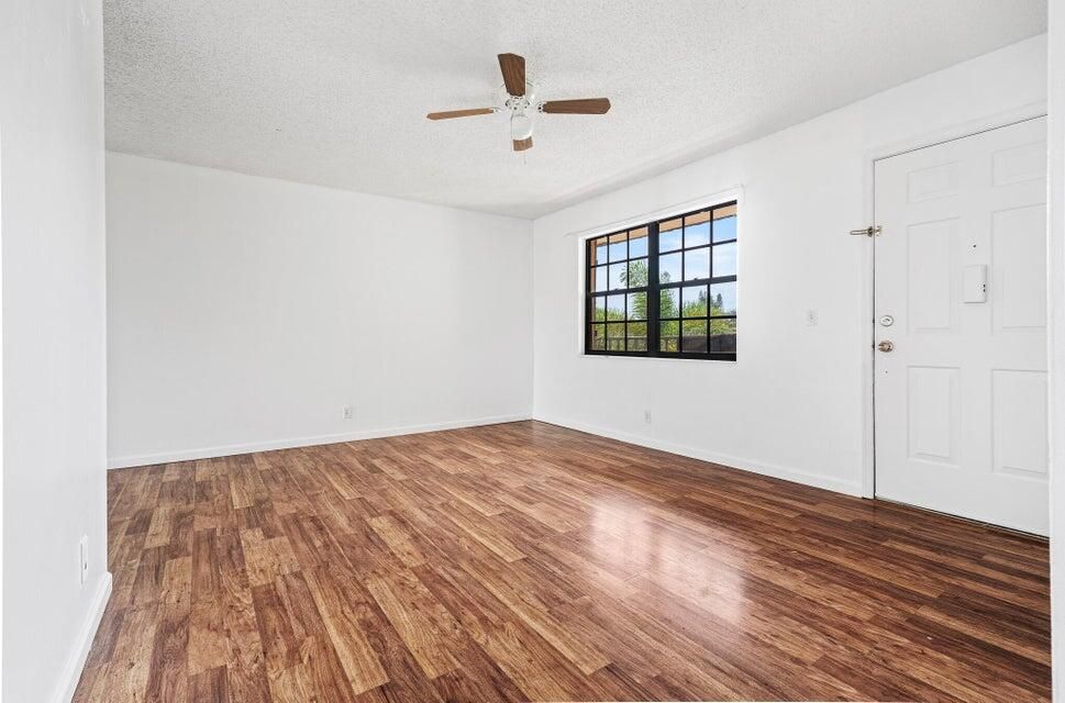 For Rent: $1,850 (2 beds, 2 baths, 883 Square Feet)