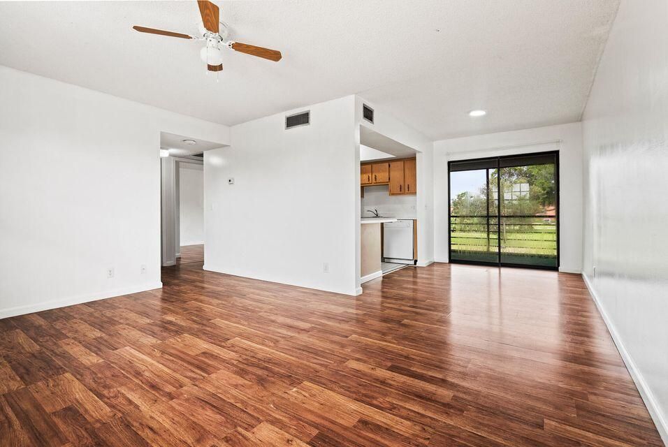 For Rent: $1,850 (2 beds, 2 baths, 883 Square Feet)