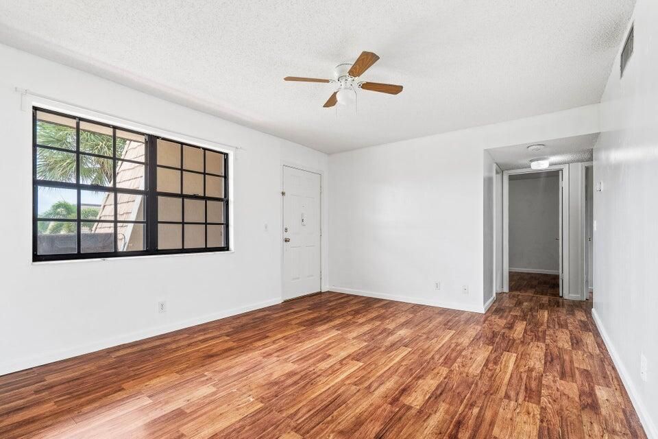 For Rent: $1,850 (2 beds, 2 baths, 883 Square Feet)