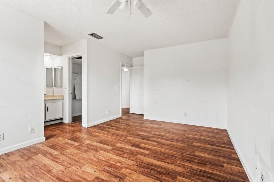 For Rent: $1,850 (2 beds, 2 baths, 883 Square Feet)