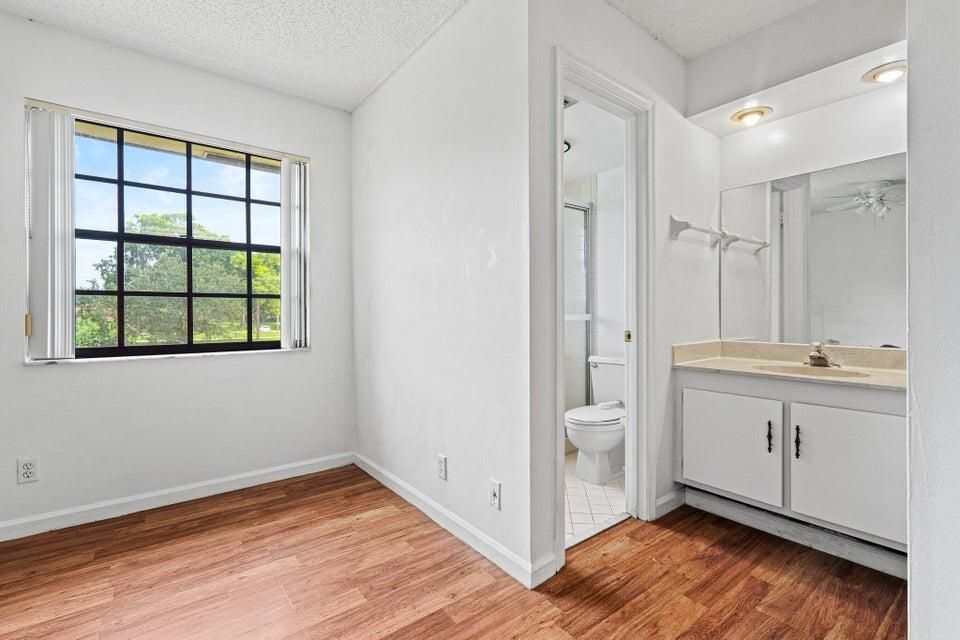 For Rent: $1,850 (2 beds, 2 baths, 883 Square Feet)