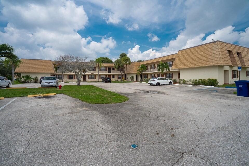 For Rent: $1,850 (2 beds, 2 baths, 883 Square Feet)