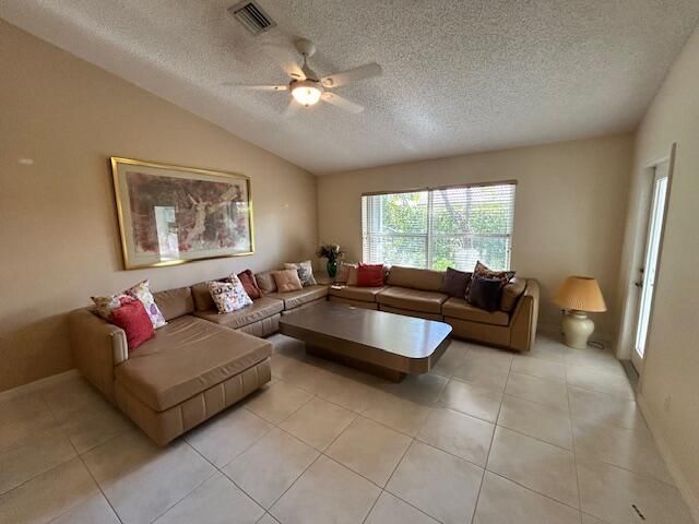 待售: $359,000 (2 贝兹, 2 浴室, 1378 平方英尺)