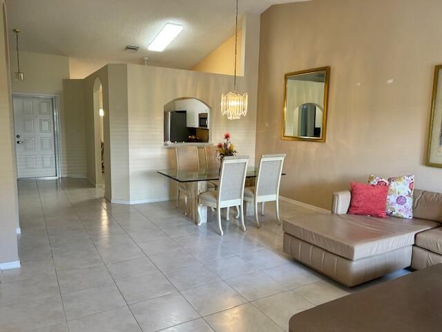 待售: $359,000 (2 贝兹, 2 浴室, 1378 平方英尺)