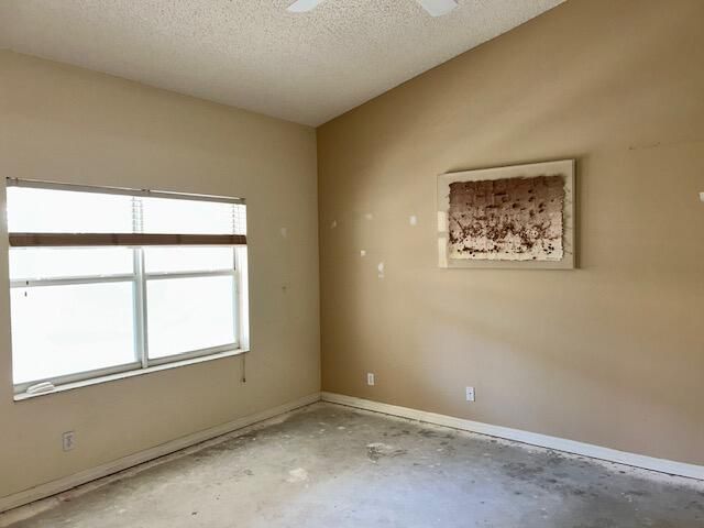 待售: $359,000 (2 贝兹, 2 浴室, 1378 平方英尺)