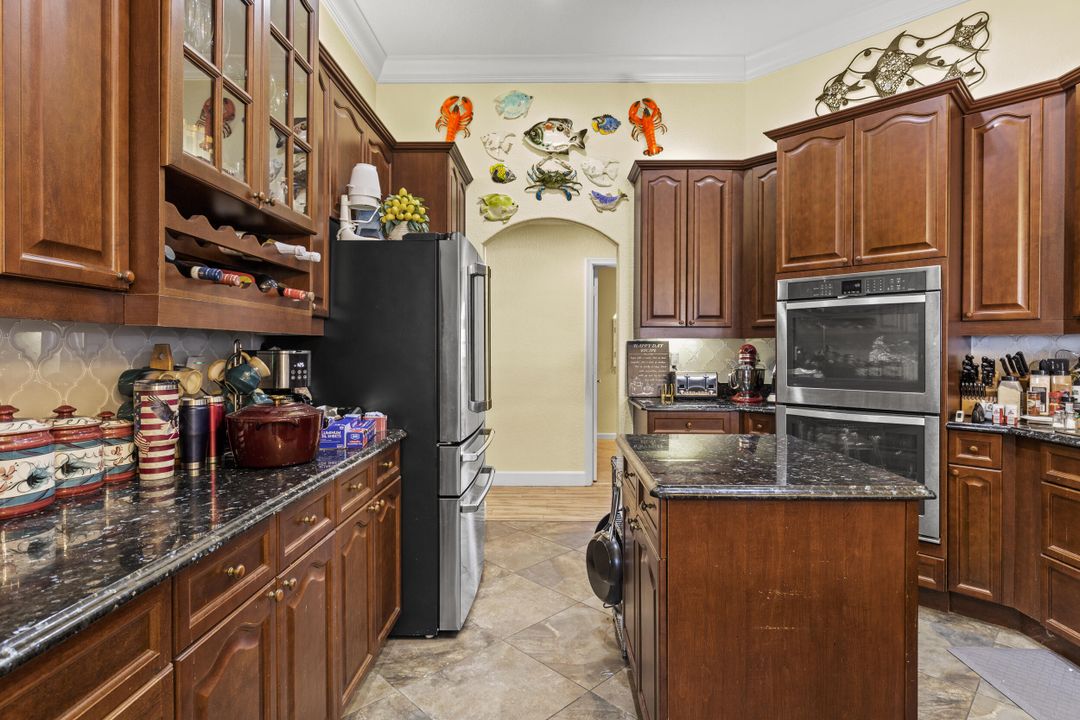 For Sale: $649,900 (3 beds, 2 baths, 2651 Square Feet)