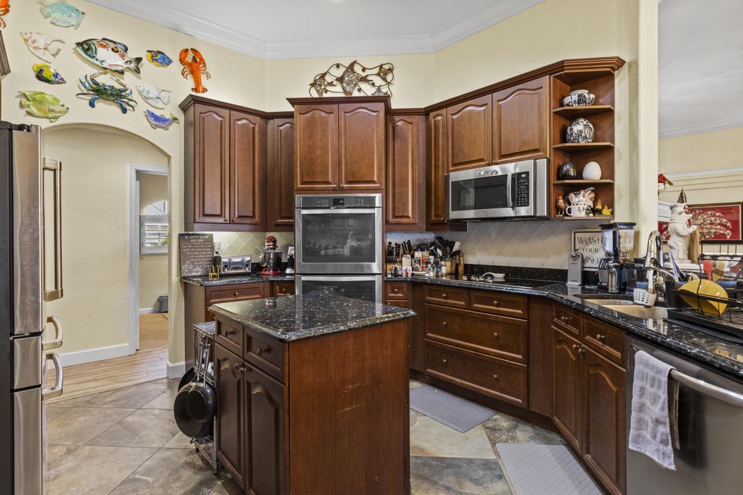 For Sale: $649,900 (3 beds, 2 baths, 2651 Square Feet)