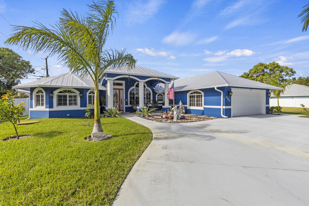 For Sale: $649,900 (3 beds, 2 baths, 2651 Square Feet)