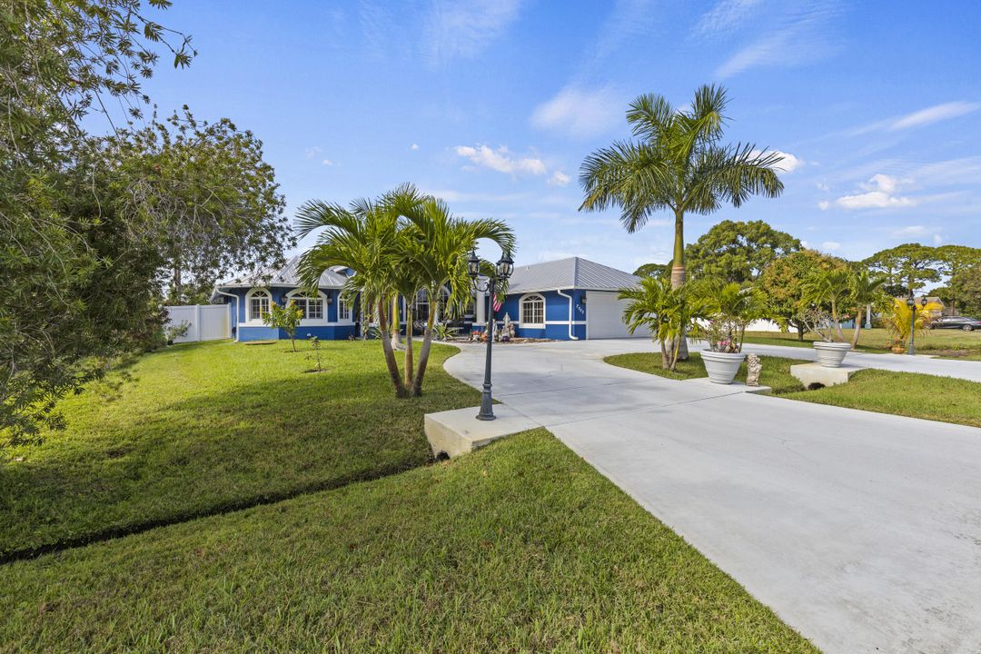 For Sale: $649,900 (3 beds, 2 baths, 2651 Square Feet)